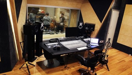 想免費(fèi)體驗(yàn)Rupert Neve的頂級(jí)音頻設(shè)備嗎?快來魔石錄音棚參加活動(dòng)吧!